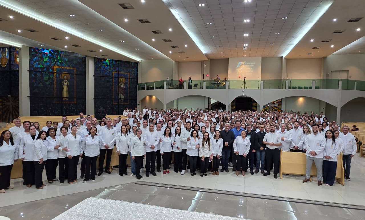 Ministros reunidos no Encontro Diocesano de Espiritualidade